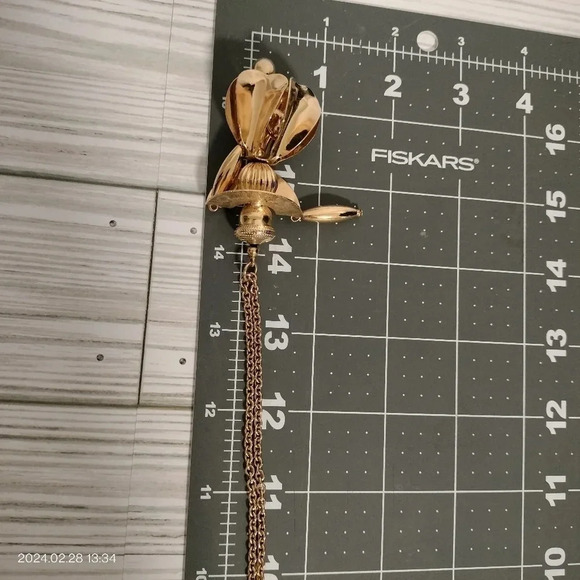 Whimsical Unbranded Gold Tone Dangle Person Pendant Necklace 32" - Picture 4 of 8